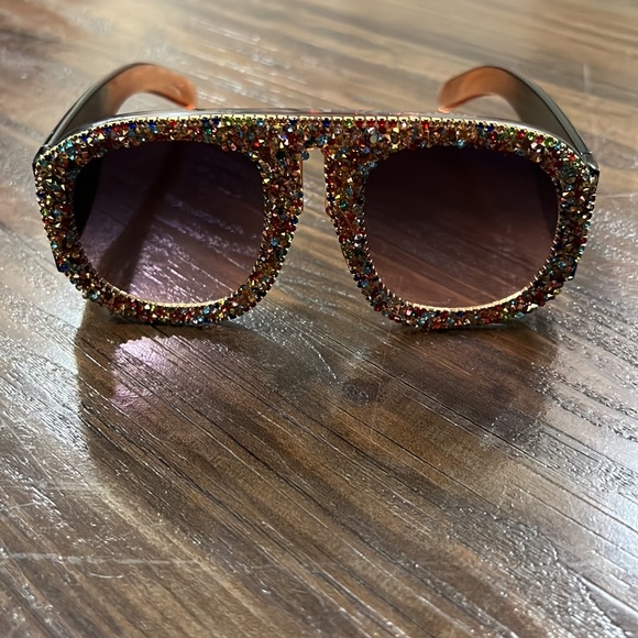Oversized Multi-Color Rhinestone Fashion Sunglasses - Picture 11 of 12